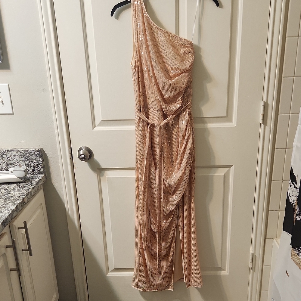 Grace One-Shoulder Shimmering Dress in Gold